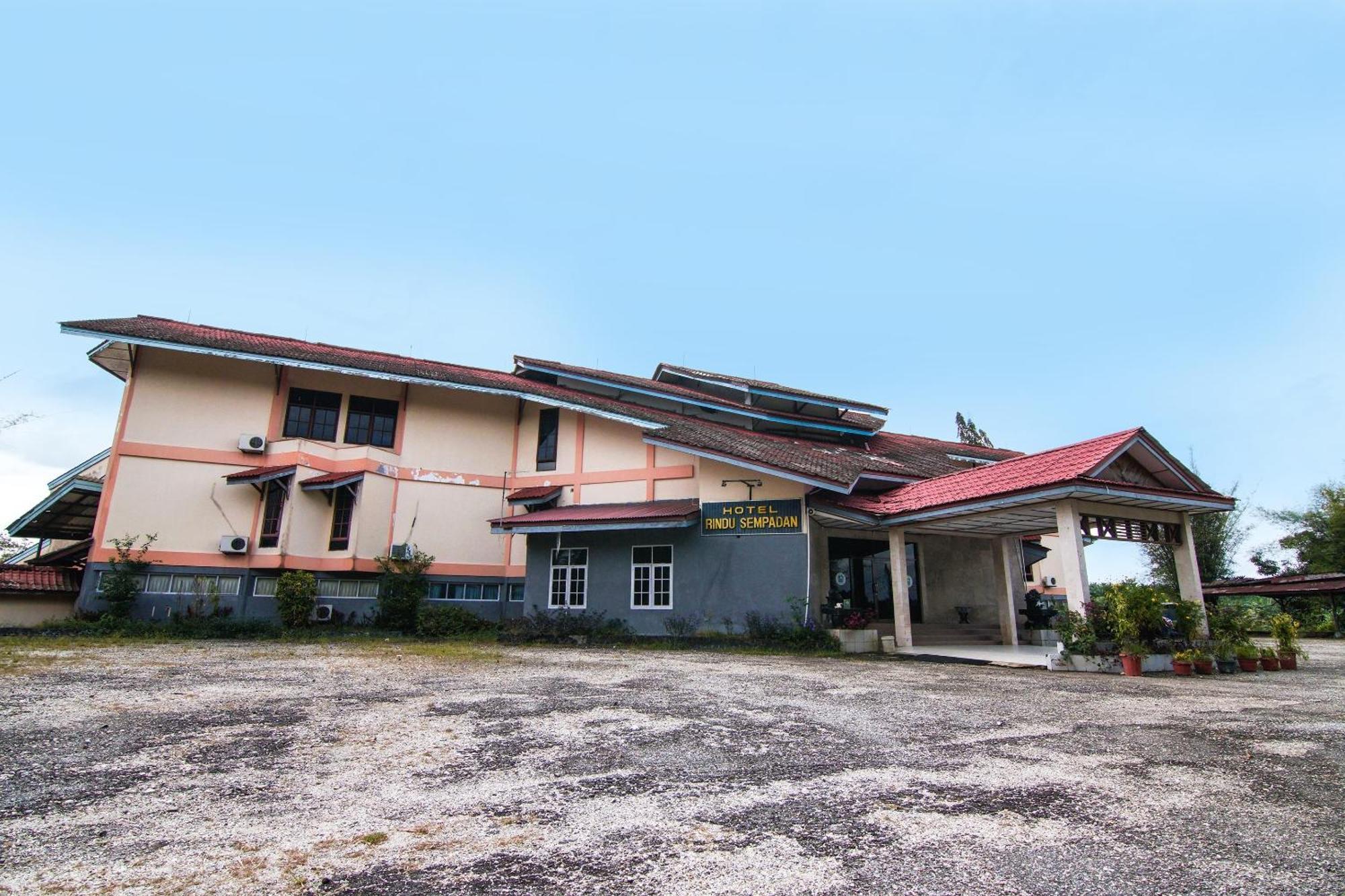 Oyo 92330 Hotel Rindu Sempadan Near Taman Wisata Rindu Sempadan Pekanbaru Exterior foto